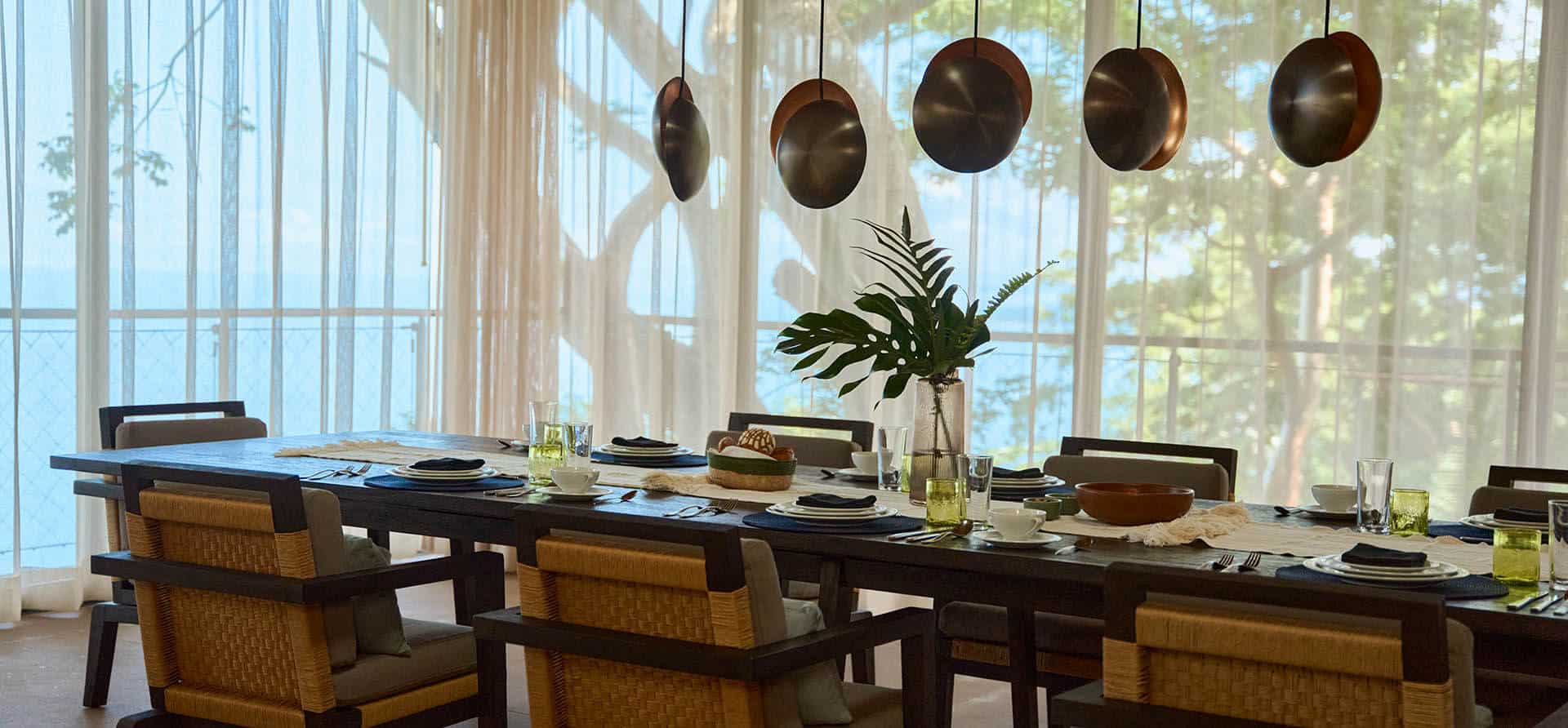 dining room with corner windows and ocean view at mandarina