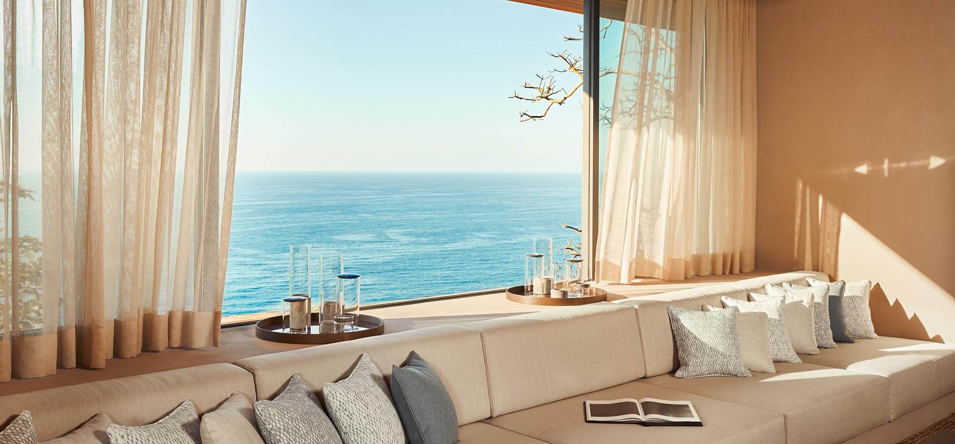 sitting nook with ocean views at mandarina